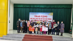 Babeeni gave Tet gifts for SOS children in Hai Phong 
